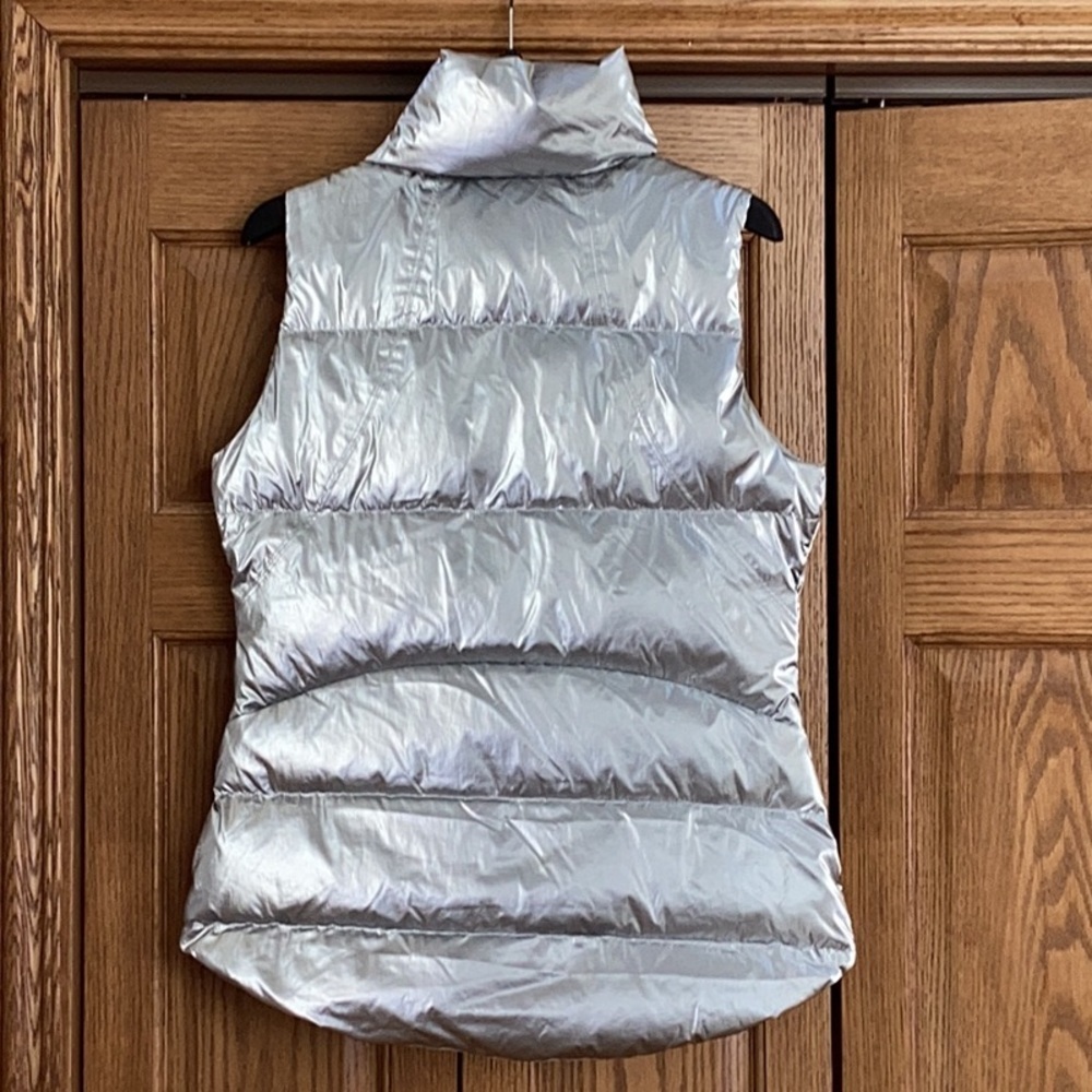 Athleta Metallic Silver Downtown Puffer Vest Size Large NWOT - Picture 6 of 13